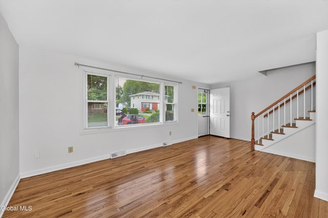 30 Commodore Street, Colonie, NY 12205