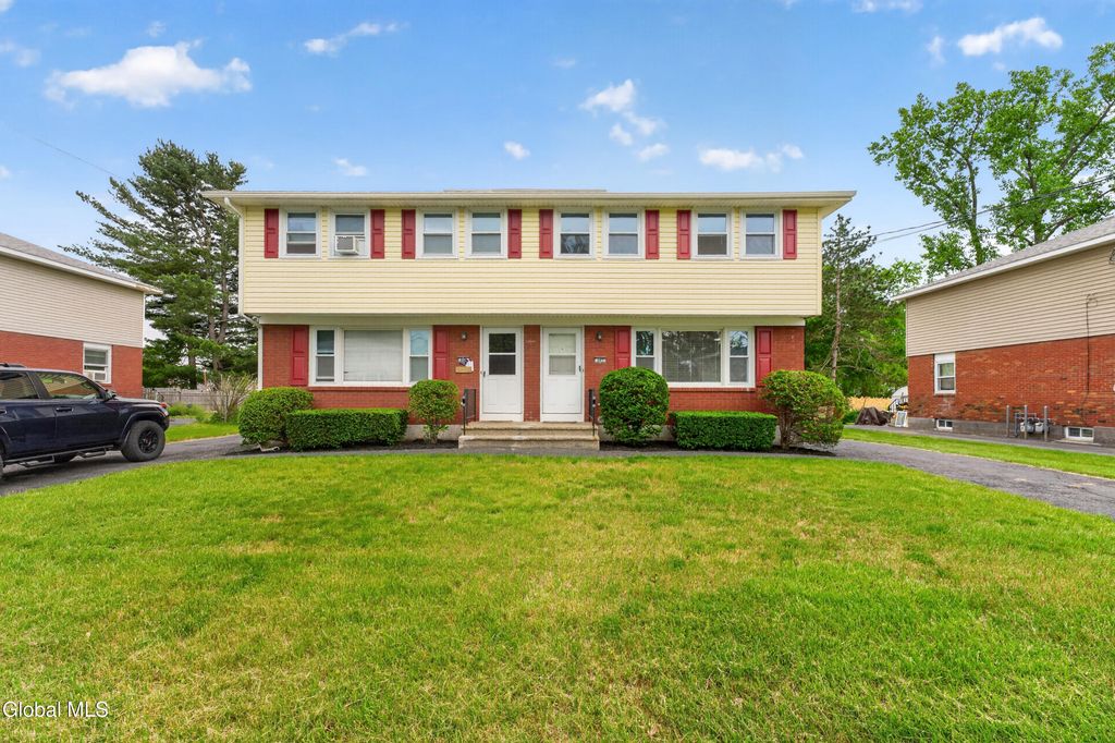 30 Commodore Street, Colonie, NY 12205