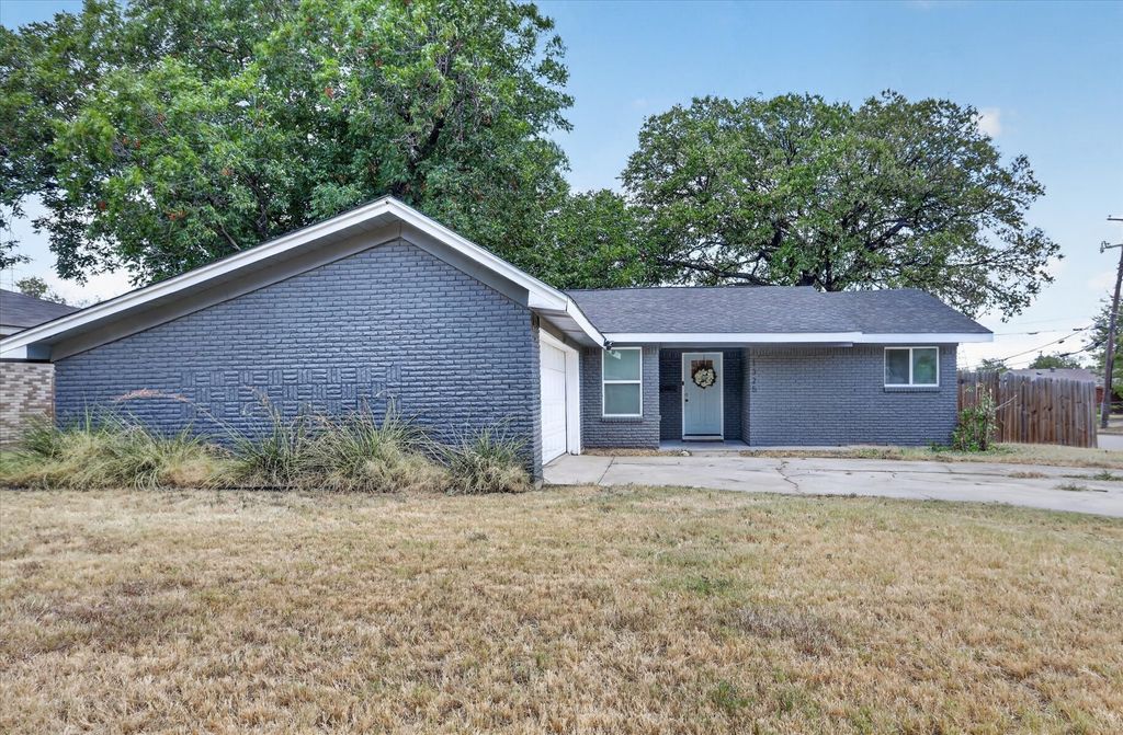 1325 Cloverdale Drive, Fort Worth, TX 76134 — exterior