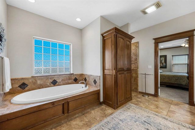7306 SW Pecan Meadow Dr, Lawton, OK 73505