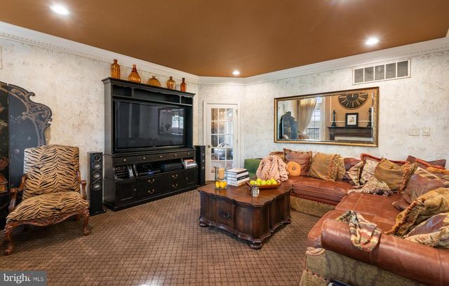 93 HEARTHSTONE CIR, Phoenixville, PA 19460