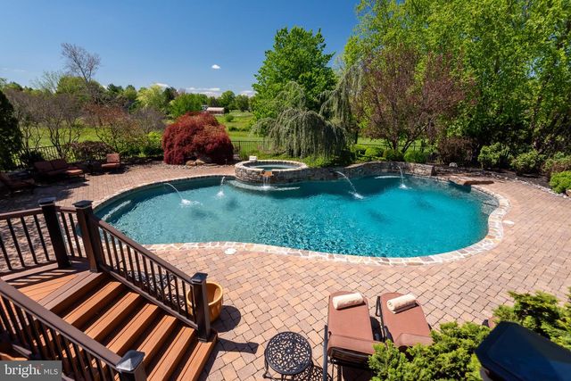 93 HEARTHSTONE CIR, Phoenixville, PA 19460