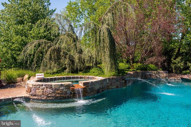 93 HEARTHSTONE CIR, Phoenixville, PA 19460