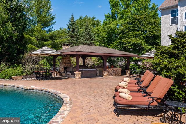 93 HEARTHSTONE CIR, Phoenixville, PA 19460