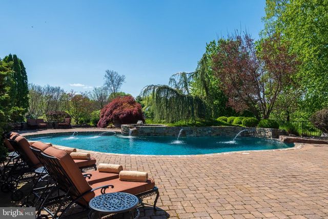 93 HEARTHSTONE CIR, Phoenixville, PA 19460