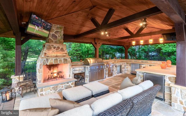 93 HEARTHSTONE CIR, Phoenixville, PA 19460