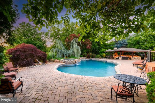93 HEARTHSTONE CIR, Phoenixville, PA 19460