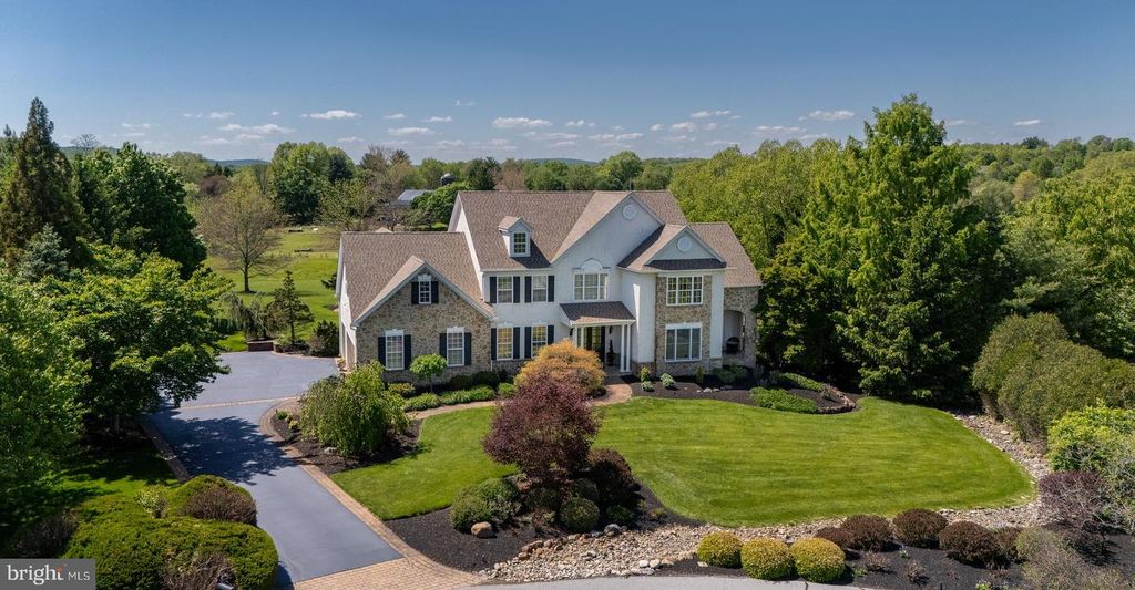 93 HEARTHSTONE CIR, Phoenixville, PA 19460