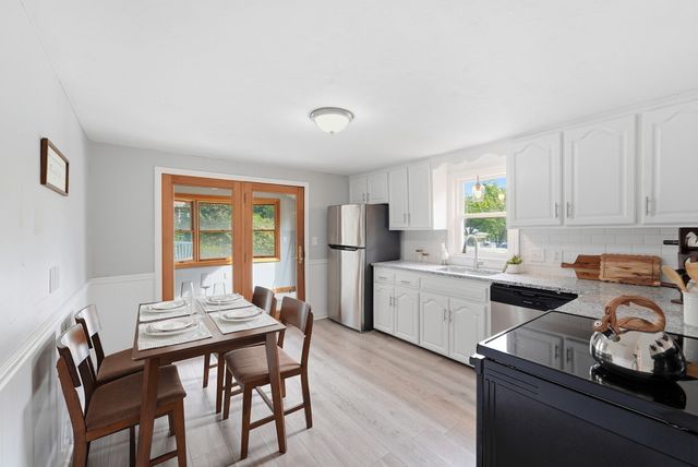 73 Edmund St, East Longmeadow, MA 01028