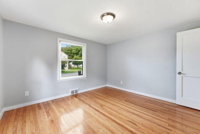 73 Edmund St, East Longmeadow, MA 01028