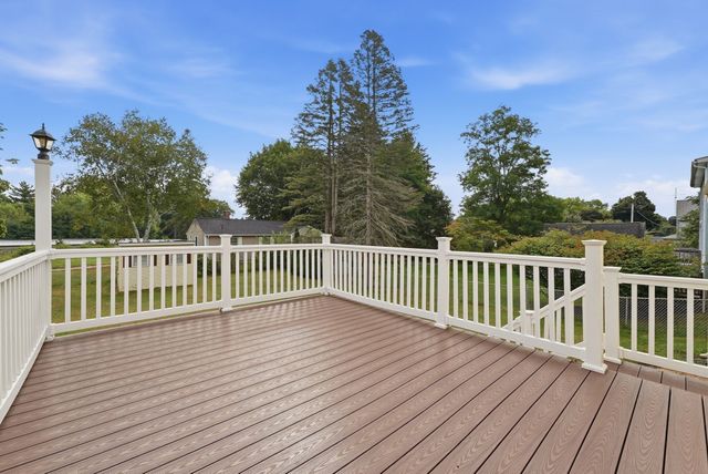 73 Edmund St, East Longmeadow, MA 01028