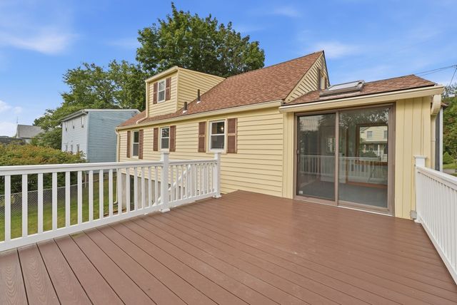 73 Edmund St, East Longmeadow, MA 01028