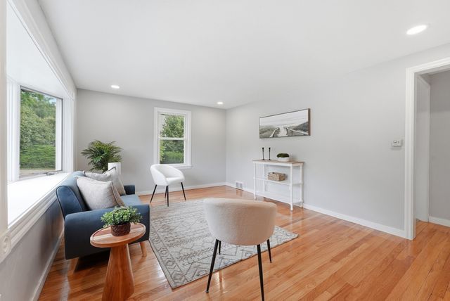73 Edmund St, East Longmeadow, MA 01028