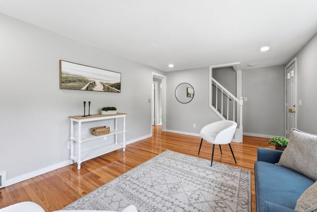 73 Edmund St, East Longmeadow, MA 01028