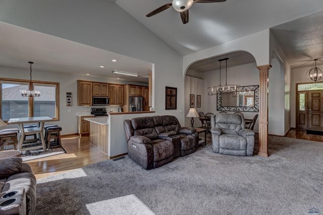 6828 MUIRFIELD DR, Rapid City, SD 57702