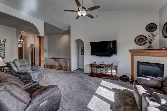 6828 MUIRFIELD DR, Rapid City, SD 57702
