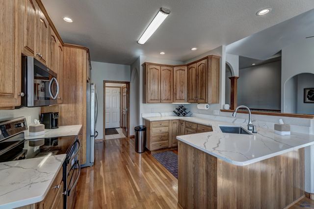 6828 MUIRFIELD DR, Rapid City, SD 57702