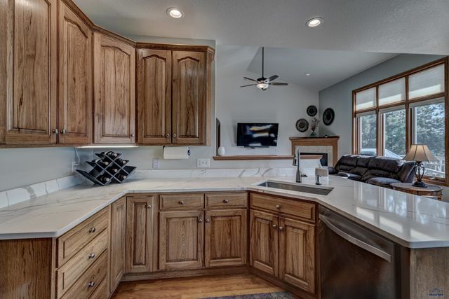 6828 MUIRFIELD DR, Rapid City, SD 57702