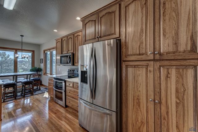 6828 MUIRFIELD DR, Rapid City, SD 57702