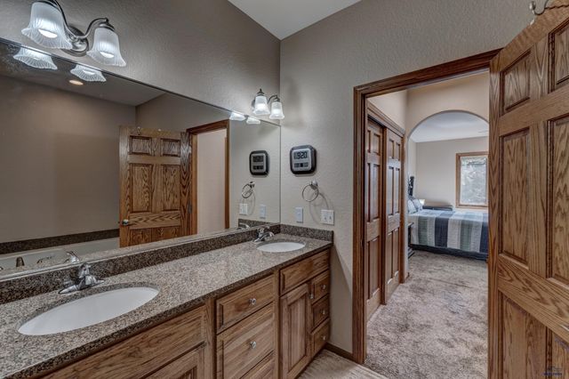 6828 MUIRFIELD DR, Rapid City, SD 57702