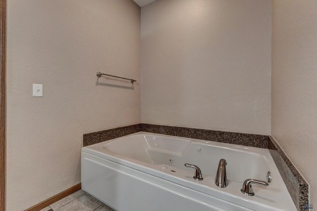 6828 MUIRFIELD DR, Rapid City, SD 57702