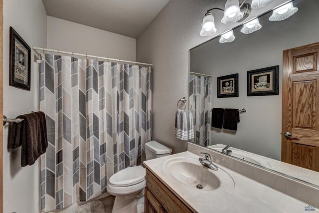 6828 MUIRFIELD DR, Rapid City, SD 57702