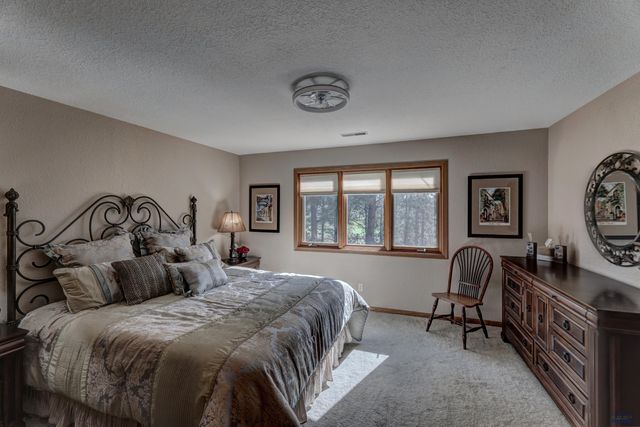 6828 MUIRFIELD DR, Rapid City, SD 57702