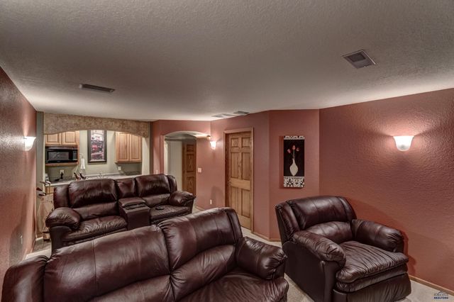 6828 MUIRFIELD DR, Rapid City, SD 57702