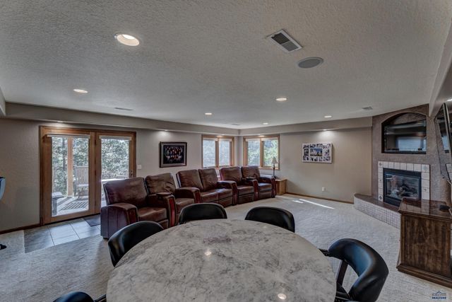 6828 MUIRFIELD DR, Rapid City, SD 57702