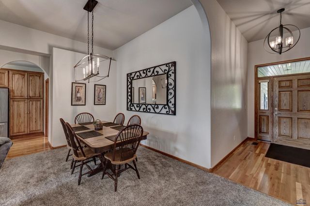 6828 MUIRFIELD DR, Rapid City, SD 57702