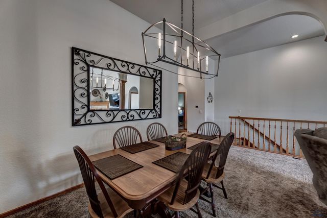 6828 MUIRFIELD DR, Rapid City, SD 57702