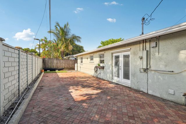2216 NW 2nd Avenue, Wilton Manors, FL 33311