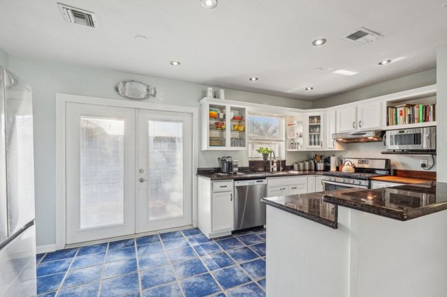 2216 NW 2nd Avenue, Wilton Manors, FL 33311