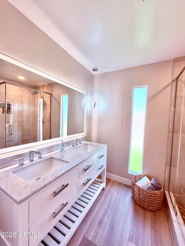 2645 E VISTA Drive, Phoenix, AZ 85032