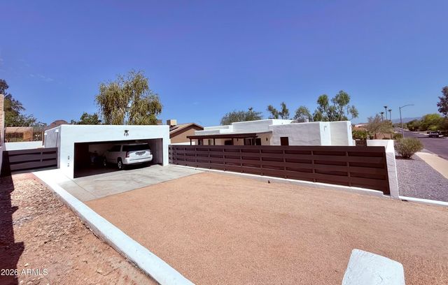 2645 E VISTA Drive, Phoenix, AZ 85032