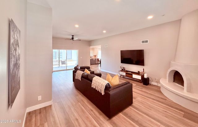 2645 E VISTA Drive, Phoenix, AZ 85032