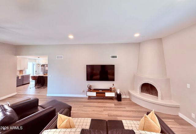 2645 E VISTA Drive, Phoenix, AZ 85032