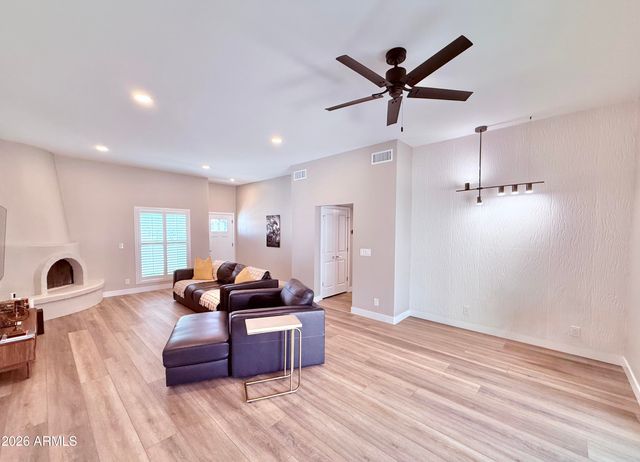 2645 E VISTA Drive, Phoenix, AZ 85032