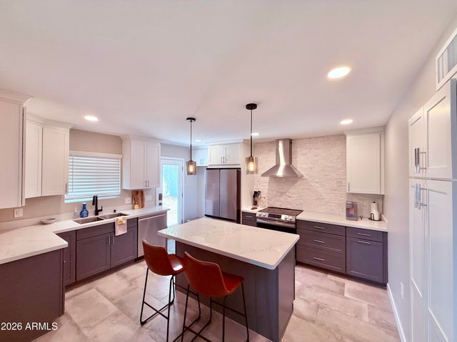 2645 E VISTA Drive, Phoenix, AZ 85032