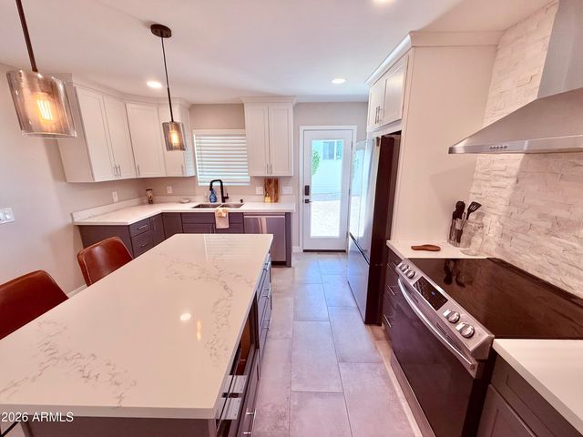 2645 E VISTA Drive, Phoenix, AZ 85032