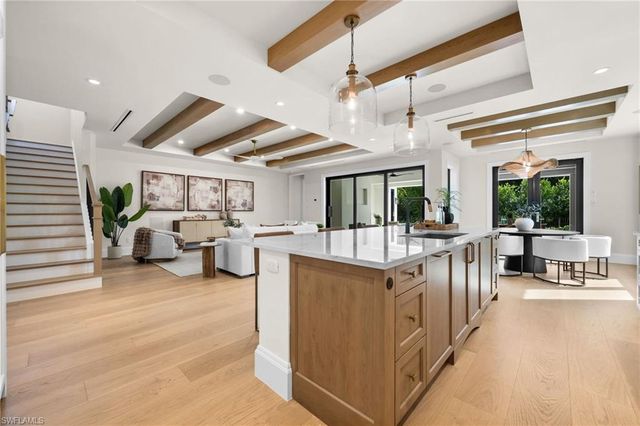 1120 10th AVE N, Naples, FL 34102