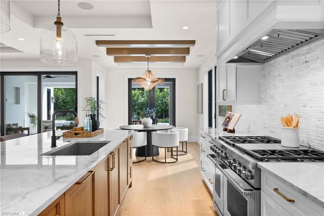 1120 10th AVE N, Naples, FL 34102