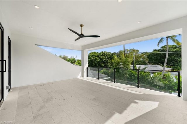 1120 10th AVE N, Naples, FL 34102