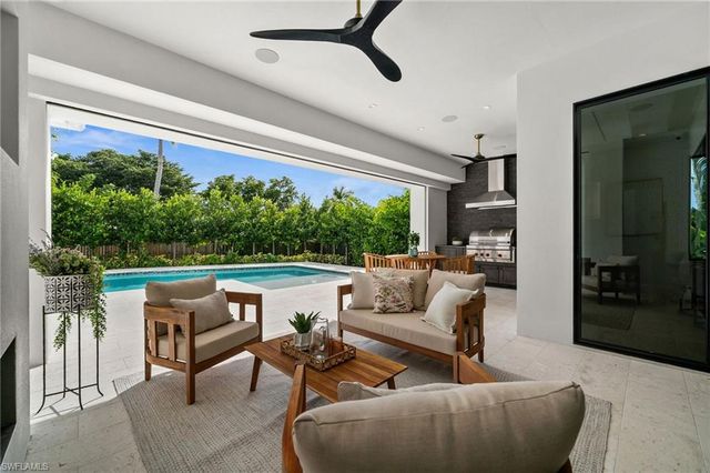 1120 10th AVE N, Naples, FL 34102