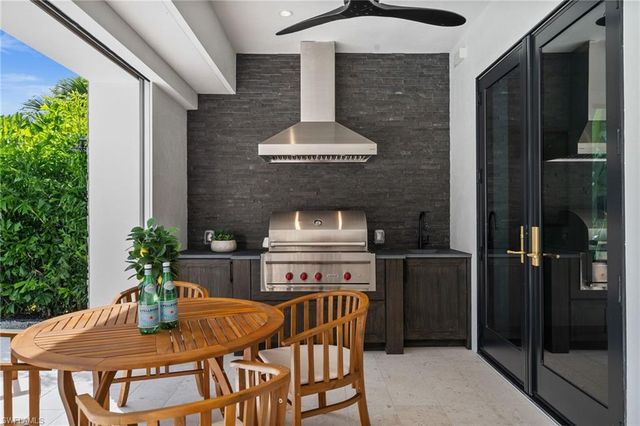 1120 10th AVE N, Naples, FL 34102