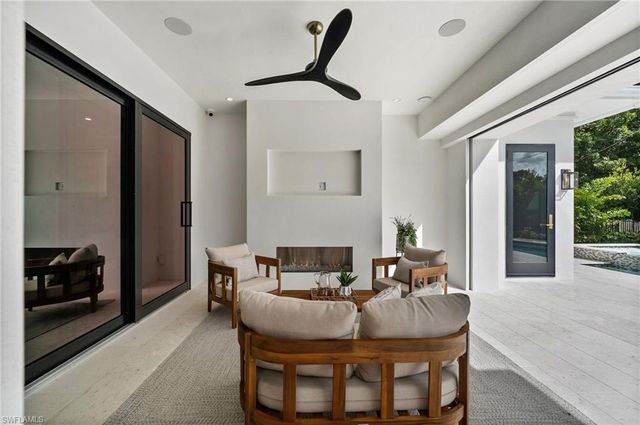 1120 10th AVE N, Naples, FL 34102