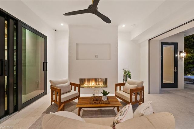 1120 10th AVE N, Naples, FL 34102