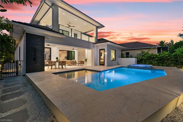 1120 10th AVE N, Naples, FL 34102