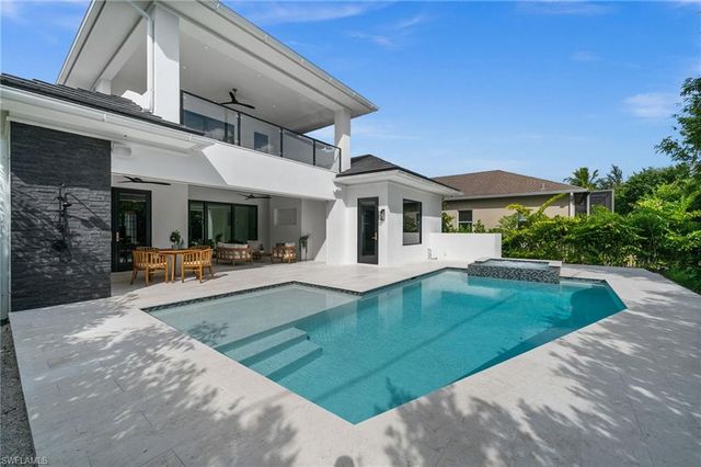 1120 10th AVE N, Naples, FL 34102