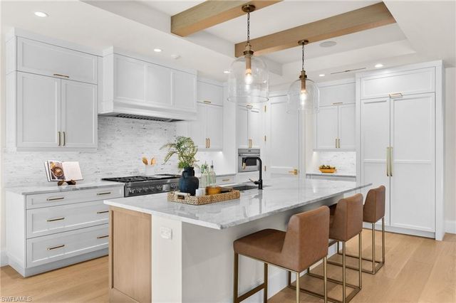 1120 10th AVE N, Naples, FL 34102